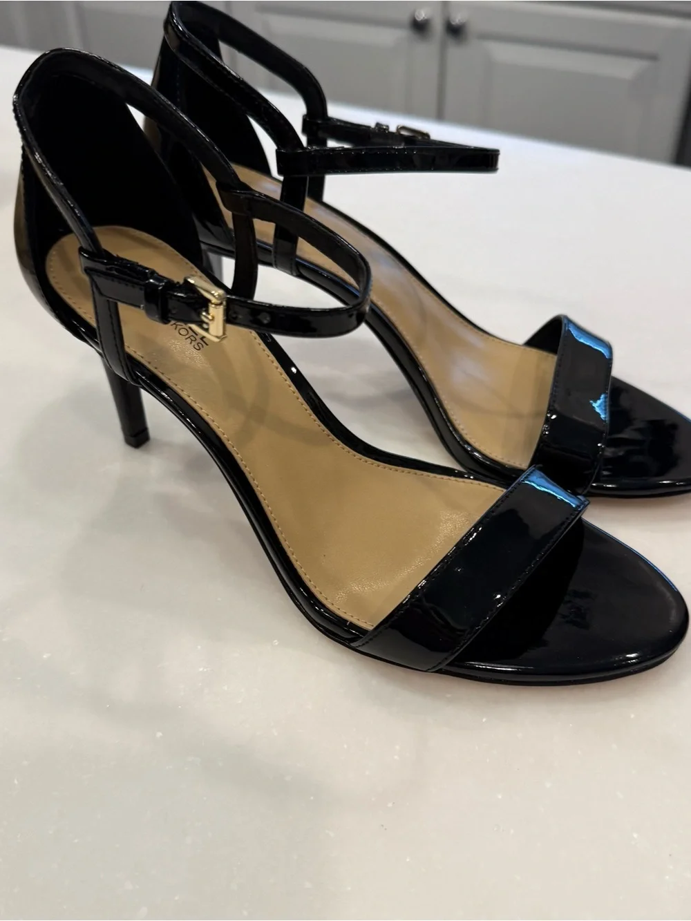 Michael Kors Simone Mid Heel Black Patent Sandals  6.5 New With Box